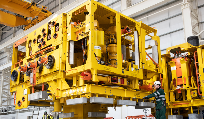 Photo of a DHXT flow control module in the shop.