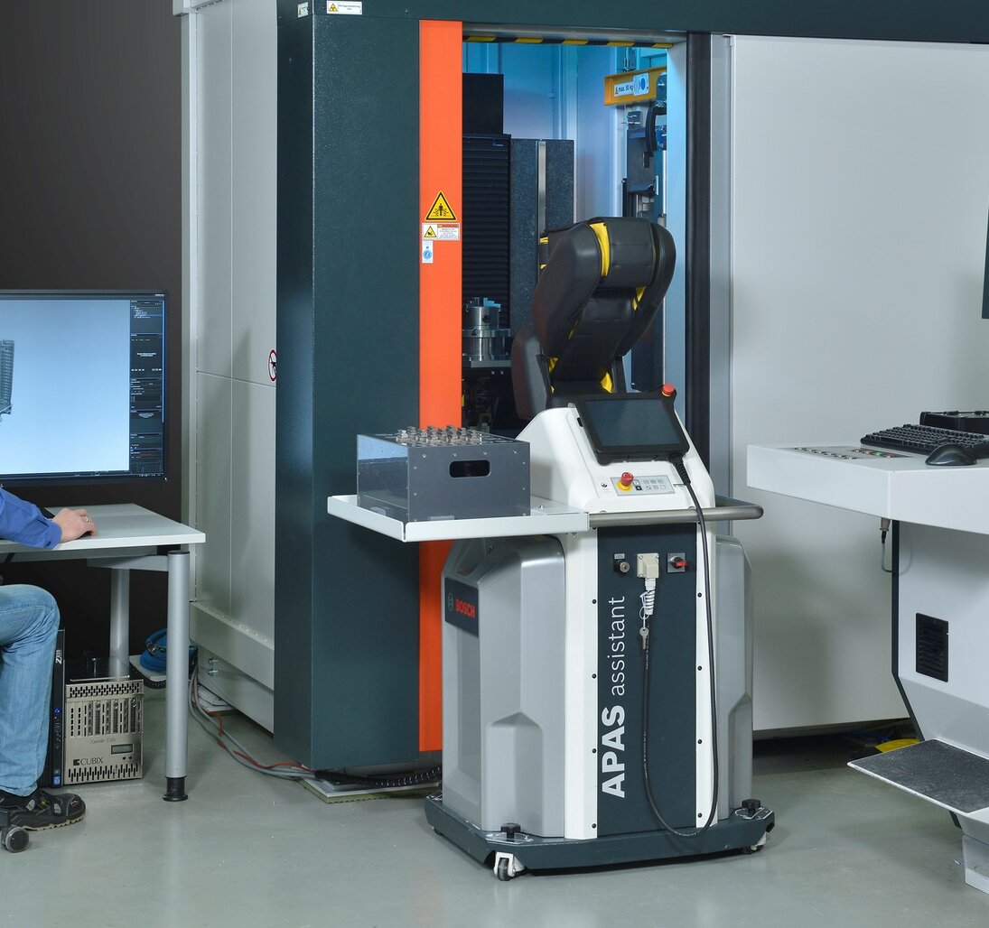 Phoenix V|tome|x C450 robot operator