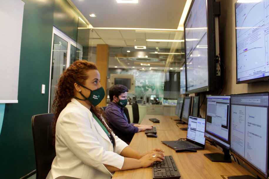 Baker Hughes Digital Solutions employees working in a remote monitoring center​