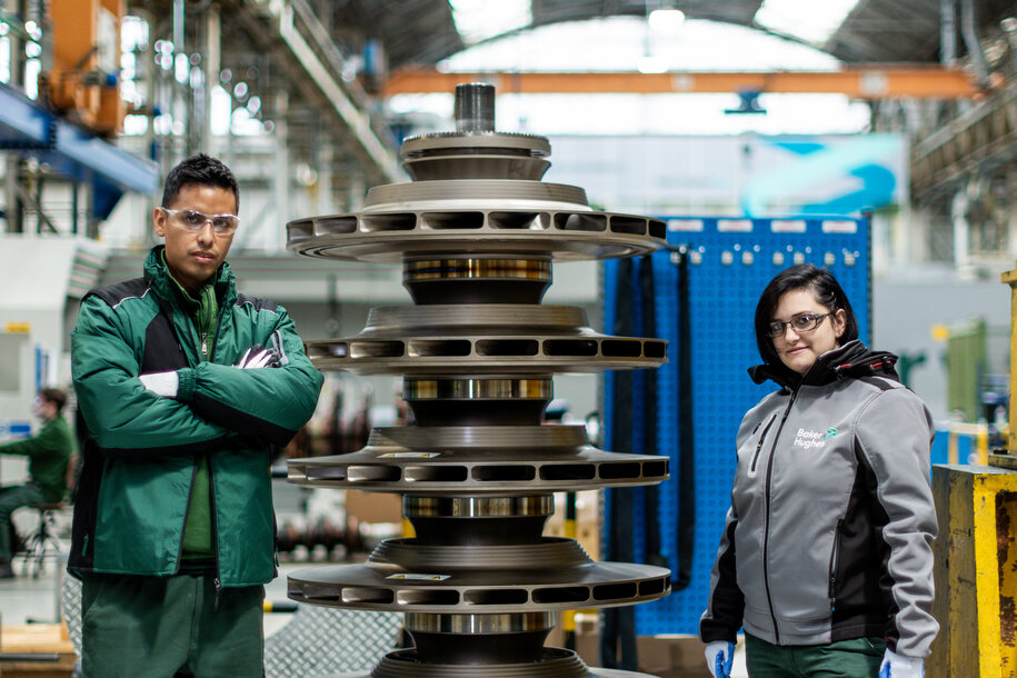 Baker Hughes Solutions engineers inspecting a Centrifugal Pump rotor