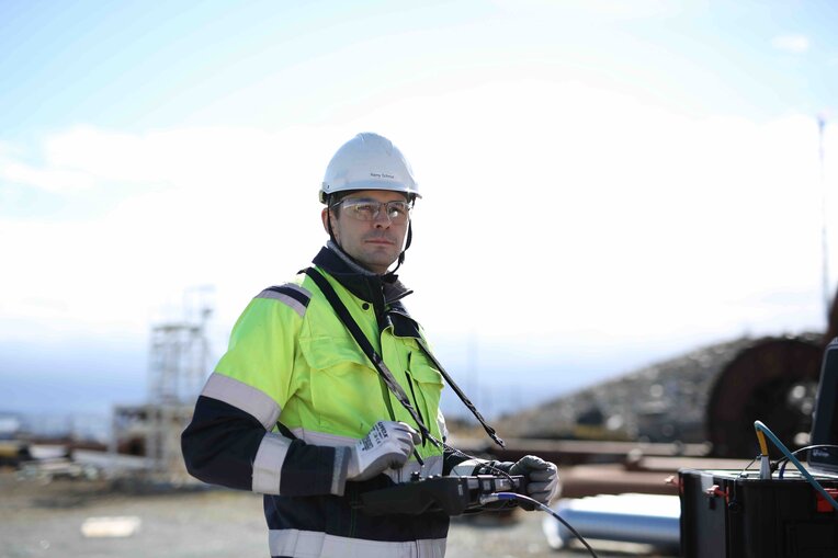 Image of technician operating Ca-Zoom HD inspection camera's tablet to control movement of the ptz camera inside confined space.