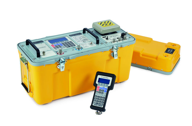 ADTS 405 Left Hand Side With Handheld Device and Lid_rt_RT.jpg