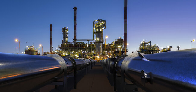 Pipeline leading to refinery 