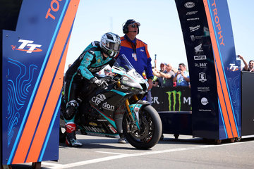 Druck technology gives Hawk Racing the edge at Isle of Man TT