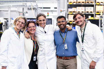 efs_april2025_emergingtalent_team_in_lab.jpg