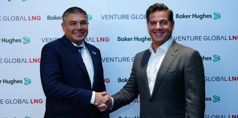 Baker Hughes Chairman and CEO Lorenzo Simonelli with Venture Global CEO Mike Sabel shake hands