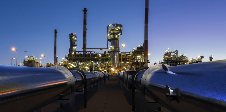 Pipeline leading to refinery 
