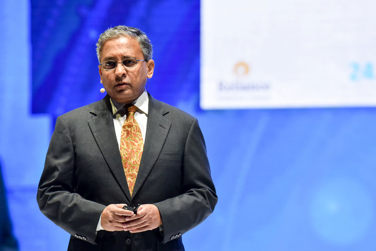 AM2017 Man Standing In Front Of Presentation