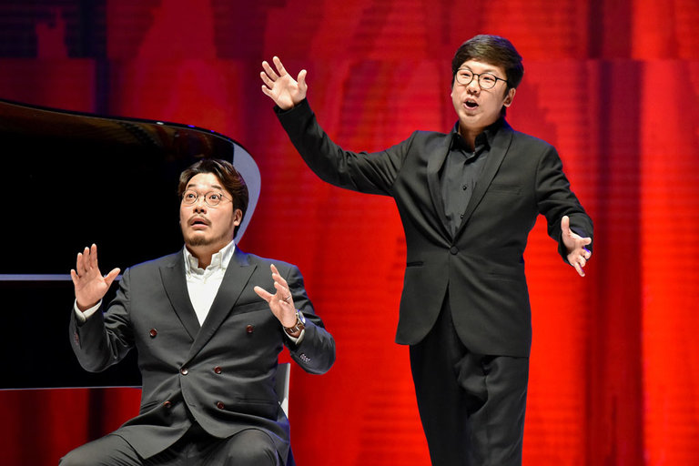 AM2017 Two Singers
