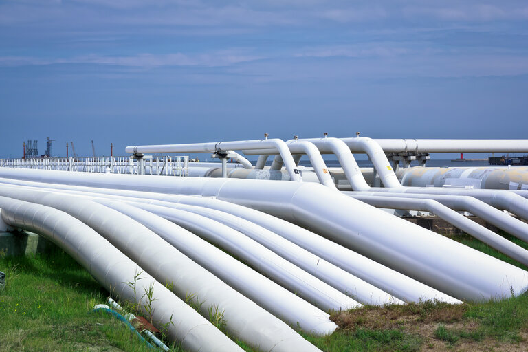pipelines_istock-187027734_1_0.jpg